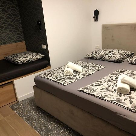 Omis - Private Ensuite Room With Balcony - Hotel Style Luaran gambar