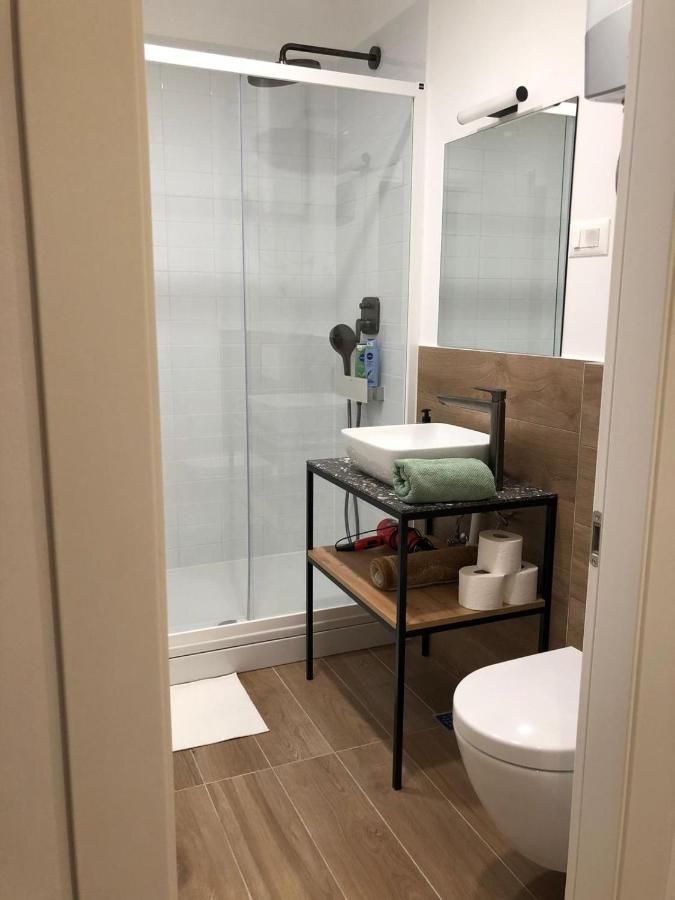 Omis - Private Ensuite Room With Balcony - Hotel Style Luaran gambar