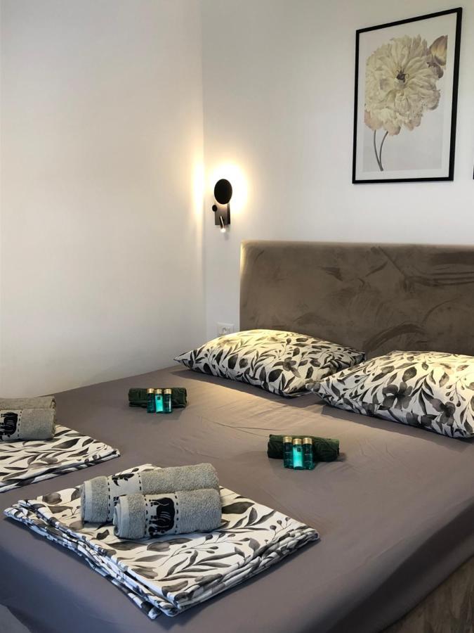 Omis - Private Ensuite Room With Balcony - Hotel Style Luaran gambar