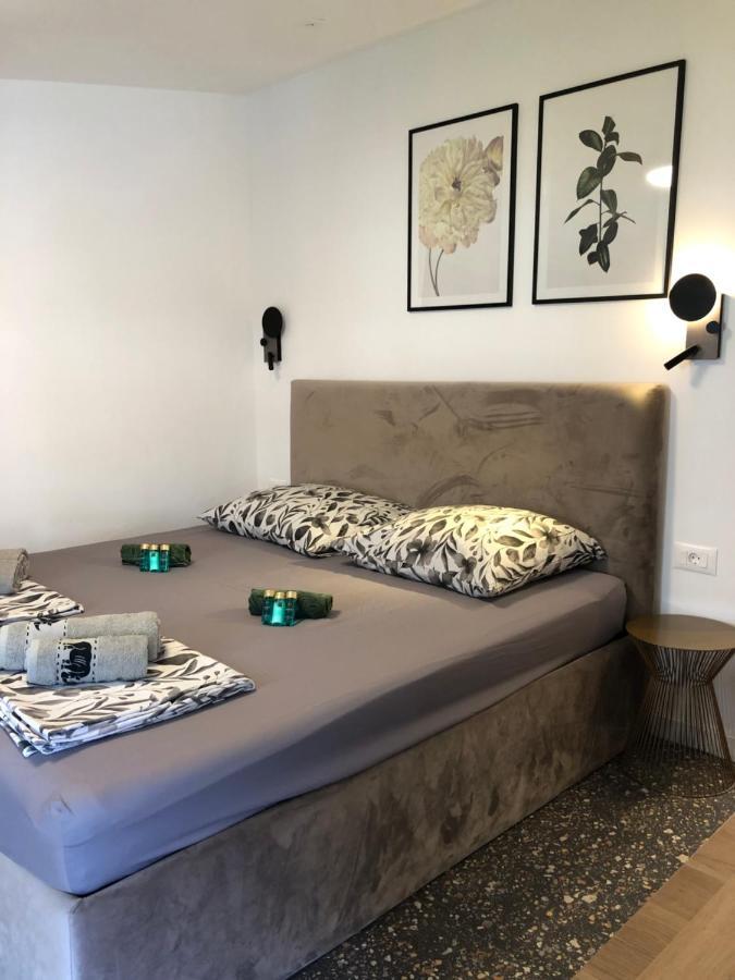 Omis - Private Ensuite Room With Balcony - Hotel Style Luaran gambar