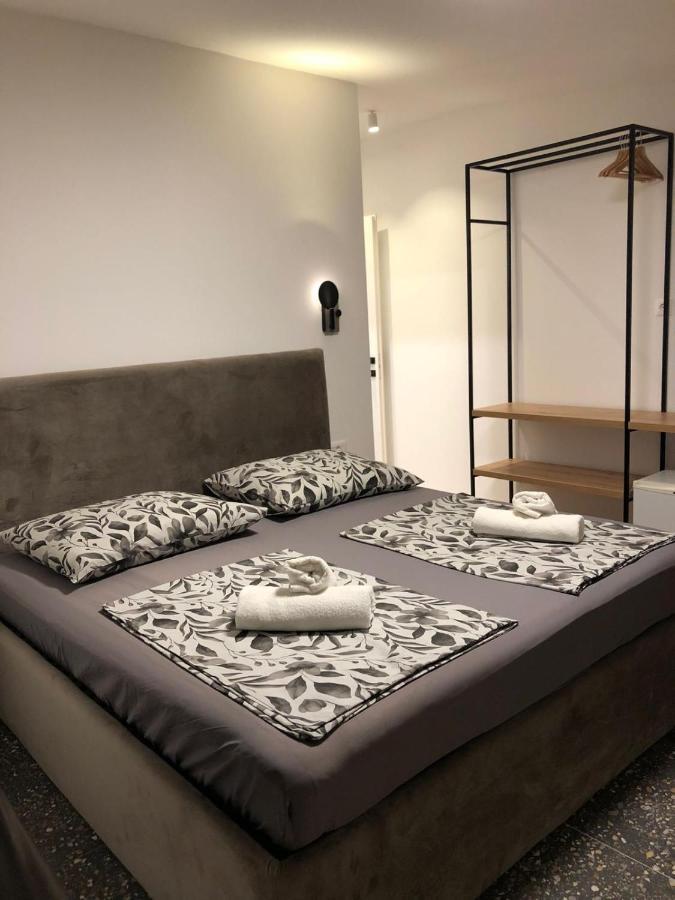 Omis - Private Ensuite Room With Balcony - Hotel Style Luaran gambar